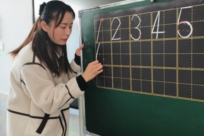 ������һ��(sh��)�(y��n)�W(xu��)У��ɽУ�^(q��)����ɽ�׃��@�e����С㕽�(li��n)�Ͻ��л��(d��ng)