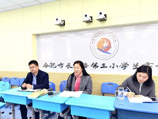 �Ϸ����L(zh��ng)��С�mͤ��У�h�T���h�n���p�p�����|(zh��)������