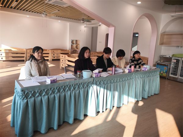 �Ϸ��а��׽������F(tu��n)ӭ��·�ֈ@�����R�����Vǰ�����o(w��)�n��չ�L(f��ng)��