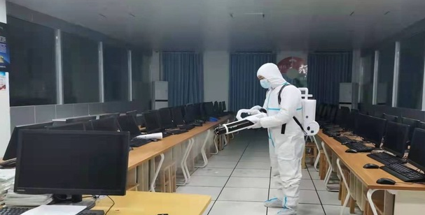 �Ϸ�һ����õ��@�WУ�_չ�_�W��z��