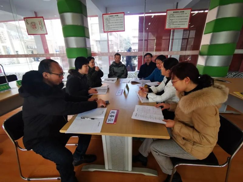 �Ϸ����ψ@�WУ�����������нM��Ӽo��