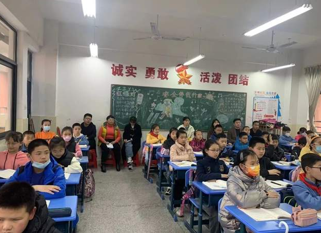 �������A(ch��) ��Ч���С����L��С��䞳У�^(q��)��(sh��)�W(xu��)�Mϵ�н��л��