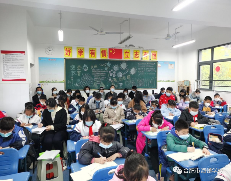 �Ϸ��к��D�W(xu��)Уʢף÷�ώ��_չ�����n��չʾ�n