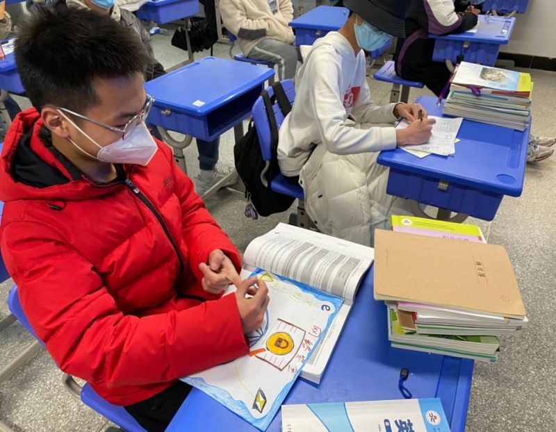 �Ϸʹ��I(y��)�W(xu��)У���ڄ����������` �ڄӽ����ٳ��L