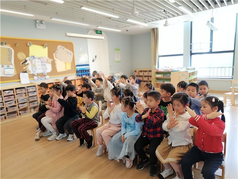 �Ϸ��а��׽������F����֮��ֈ@�_չ�����l�������}�������