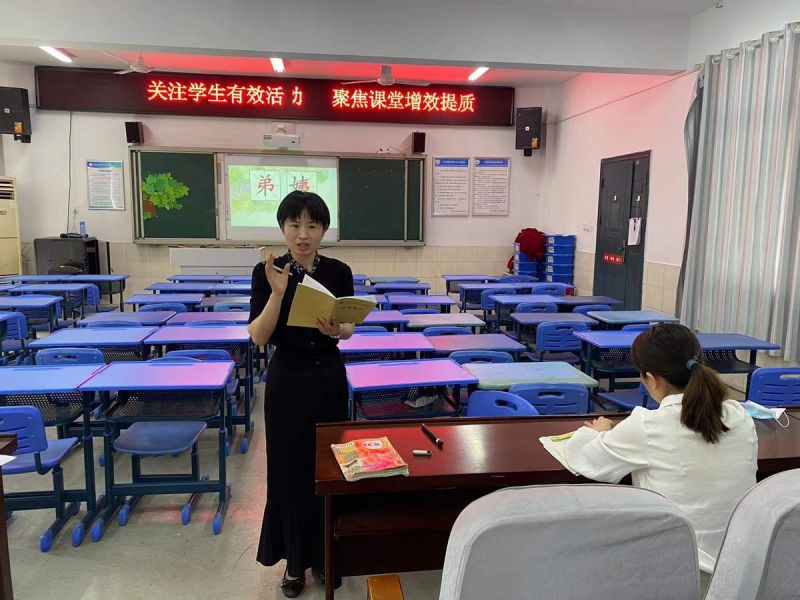 �Ϸ����L��·����С�W(xu��)���Ļ��@У�^(q��)�������I(l��ng)���䷶ �y�ֹ��M(j��n)Ԓ����