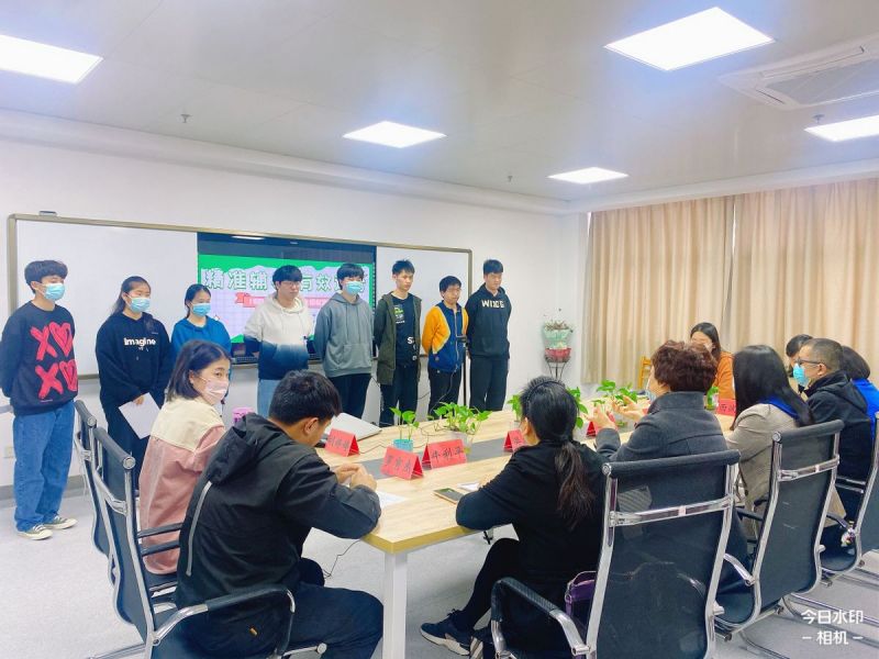 �Ϸʹ��I�WУ�M��19�̸߿����ِ���_չ��һ݆ģ�M��ԇ