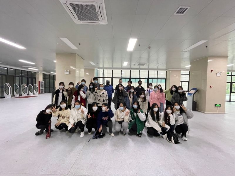 �Ϸʹ��I�WУ����У�@�h�� ������ɫ����