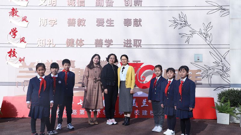 �Ϸ����L��·����С�W(xu��)�mͤ��У�Ĵ���