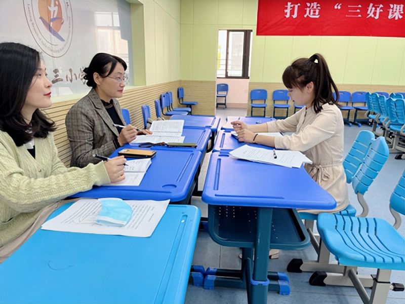 �Ϸ����L��С�mͤ��У��̽�������n����ģ���Z�ٳ��L