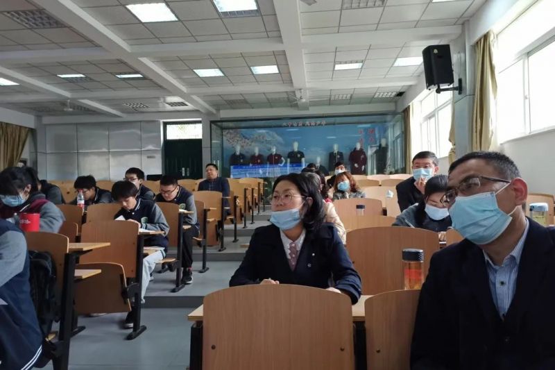 �Ϸʰ��н������F��ɽ��У�_չ�Z�ČW�ơ�����ӑ�����������