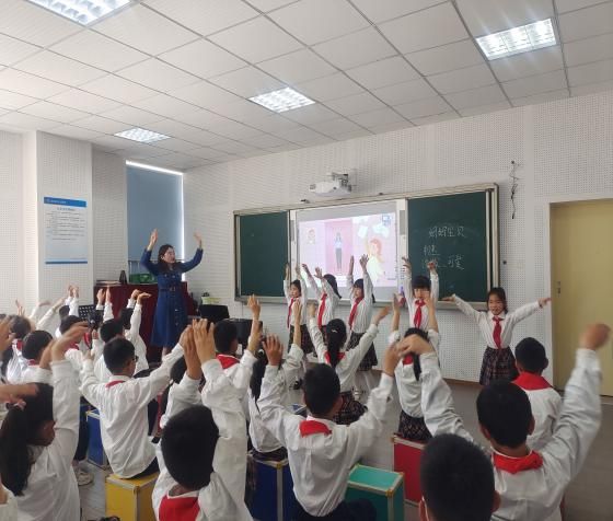 �����������F�_չ�����W�ơ��c�Ǹɽ̎�ͬ��һ��(ji��)�n�����л��