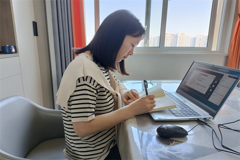 �Ϸ��а��׽������F����֮��ֈ@ӭ��·�ֈ@�����_�Еr��㕽��ж�