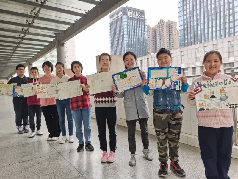 �Ϸ����L��·�ڶ�С�W(xu��)�ྰ��У�^(q��)������༉�����(d��ng)�u�x