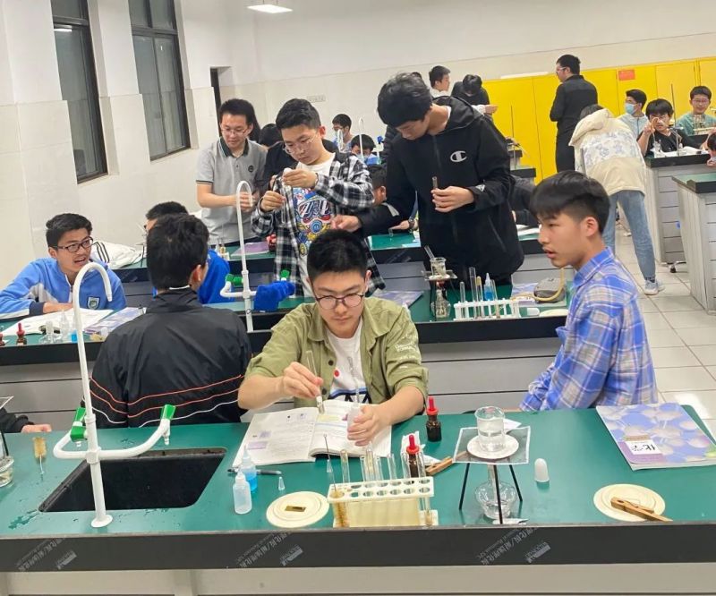 �Ϸ����и�һ���߶��꼉(j��)�_չ��(sh��)�(y��n)���(d��ng)