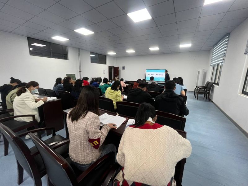 �Ϸʎ�����С�������F(tu��n)�L(zh��ng)�S��У�e�k�̎��l(f��)չ�p��Փ��