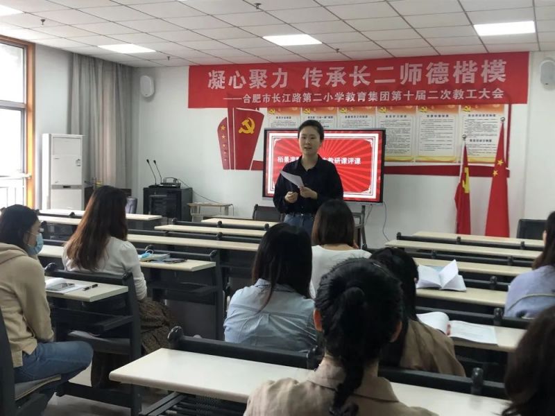 �Ϸ����L��·�ڶ�С�W�ྰ��У�^(q��)��(sh��)�W�M���л��