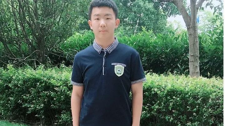 �Ϸʰ��н������F��ɽ��У���Գ�׷������ ����ĥ�Z�ഺ