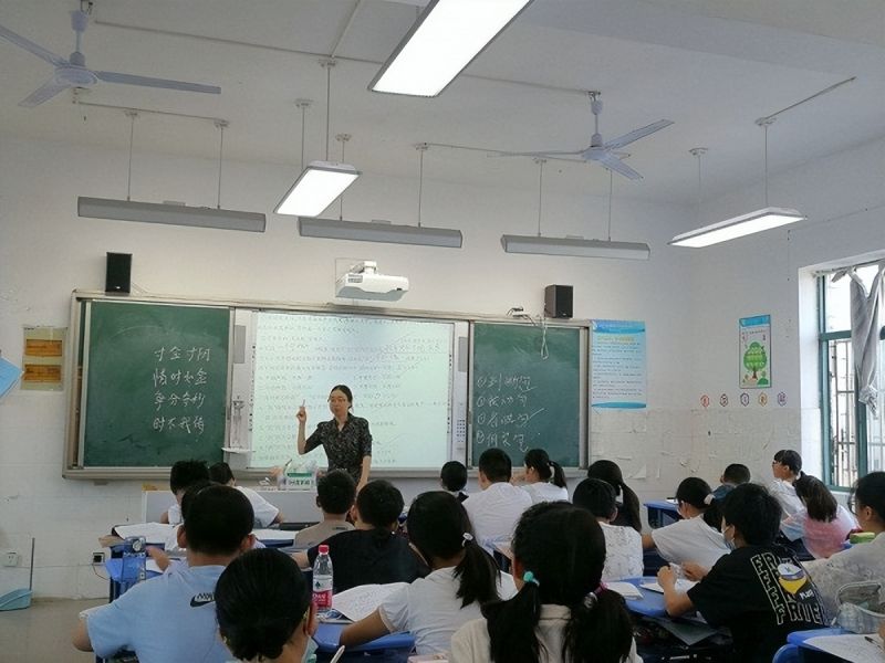 �Ϸ��л���·����С�W�������F���������e�����u�ٽ�