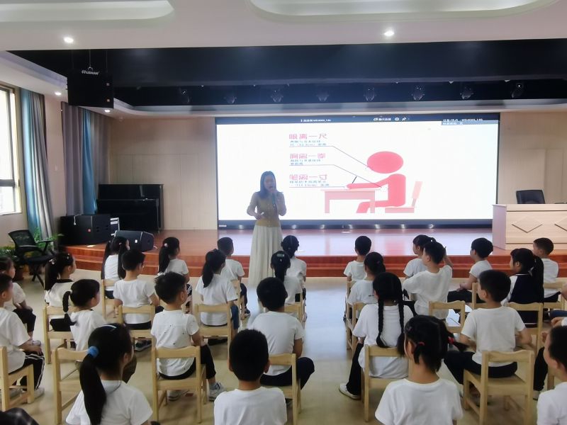 �Ϸ���ֱ�ٙC(j��)�P(gu��n)�׃��@�_չ��С㕽�ϵ�л��(d��ng)֮��С�W(xu��)�̎��M(j��n)�n�á�