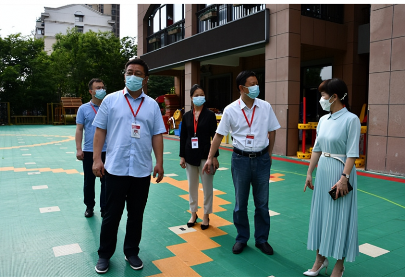 �Ϸ�������·�ֵ��I(l��ng)��(d��o)�������ו��ͷֈ@�_(k��i)չ��ͯ��(ji��)���L(f��ng)ο��(w��n)���(d��ng)