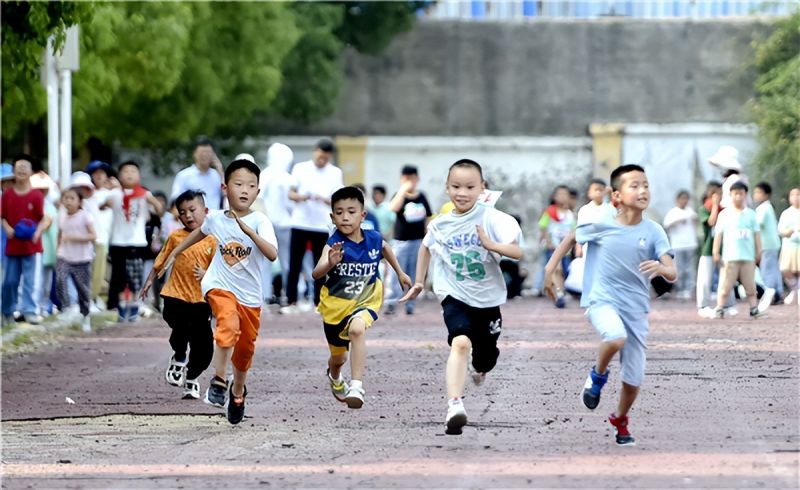 �Ϸ��а���С����У������\�ӕ��A�M�Y��