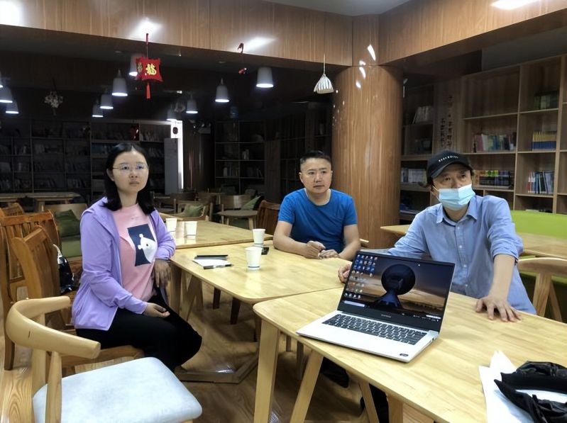 �Ϸ������b��С�W�_չ�����z�MУ�@�����}��ӑ�����