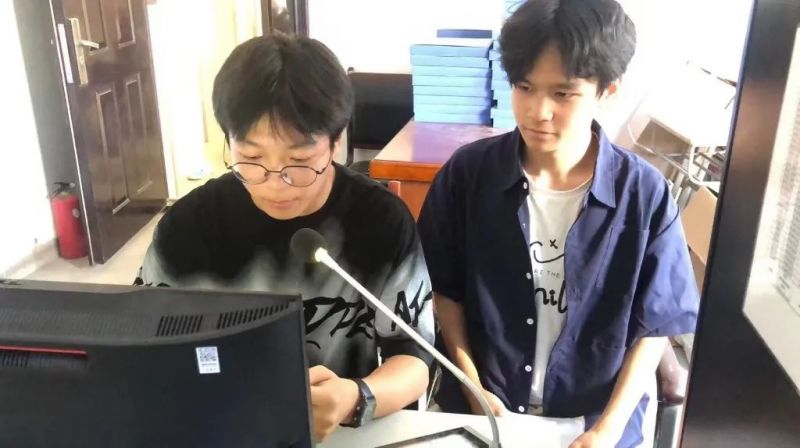 �Ϸʰ��н������F��ɽ��У��ʮ��������xʽ