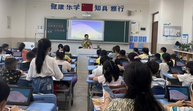 �Ϸ��л���Сӳ��У�^�������ǻ��n�����_���̌W�ӑB