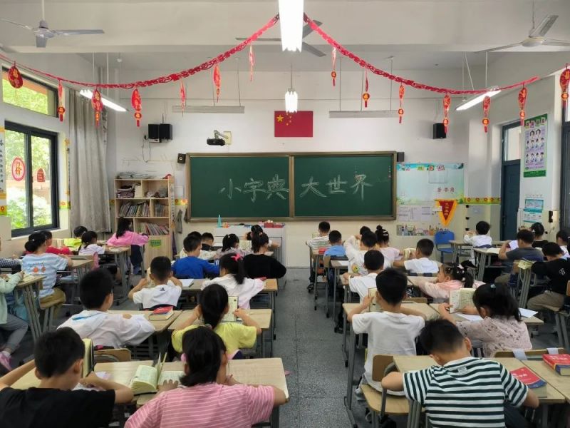 �Ϸ����L��·�ڶ�С�W(xu��)��䞳У�^(q��)�e�в��ֵ��ِ