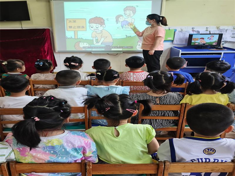 �Ϸ������v�׽̼��F���v�@�^(q��)�_չ����ˮ������ϵ�л��