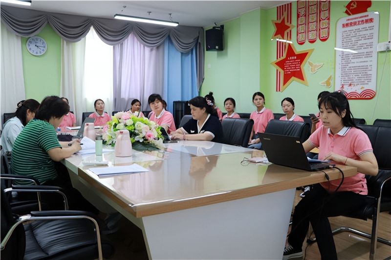 �Ϸ��а��׽������F(tu��n)����֮��ֈ@�����Č�(zhu��n)��չ�T�� �ƵZǰ���ٓP(y��ng)��