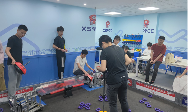 ף�R�Ϸʰ�����ɽ��Уͬ�W�@��VEX���ޙC�����\��ِ����ِ���Ȫ�