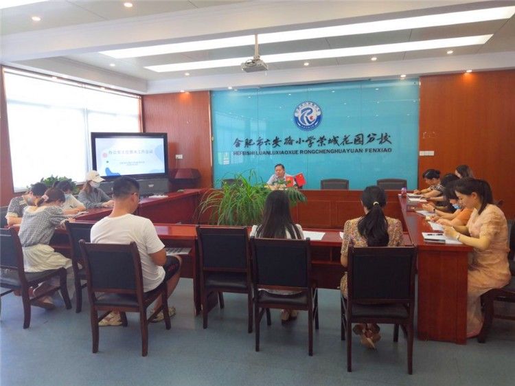 �Ϸ�������·С�W�s�ǻ��@��У���_�k����������ĩ�������h