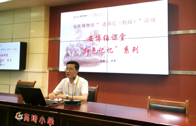 ���c�и���С�W�_չ�hʷ�������}���