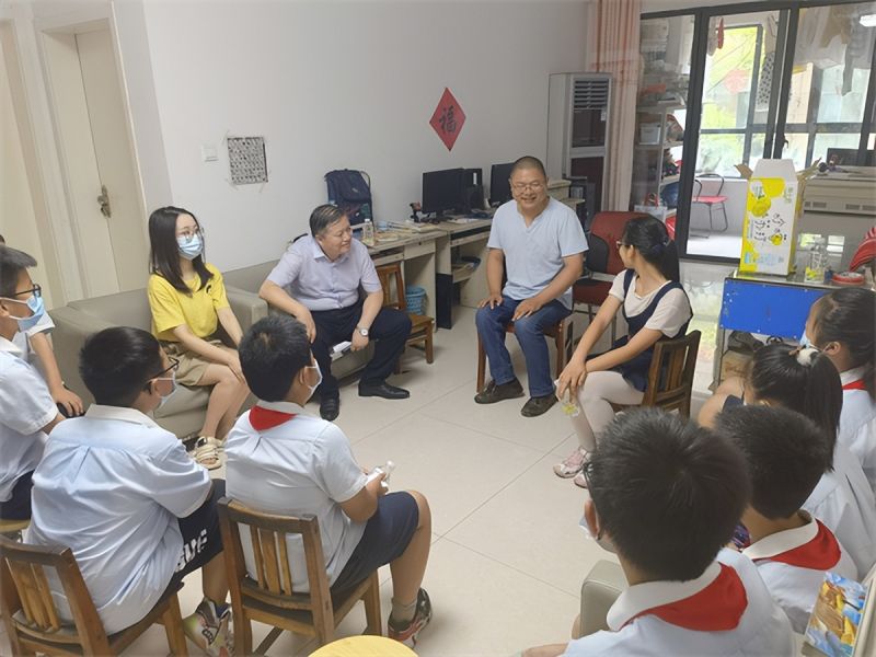 �Ϸ�����С�s�ǻ��@��У�_չ�������y�W�����Lο�����