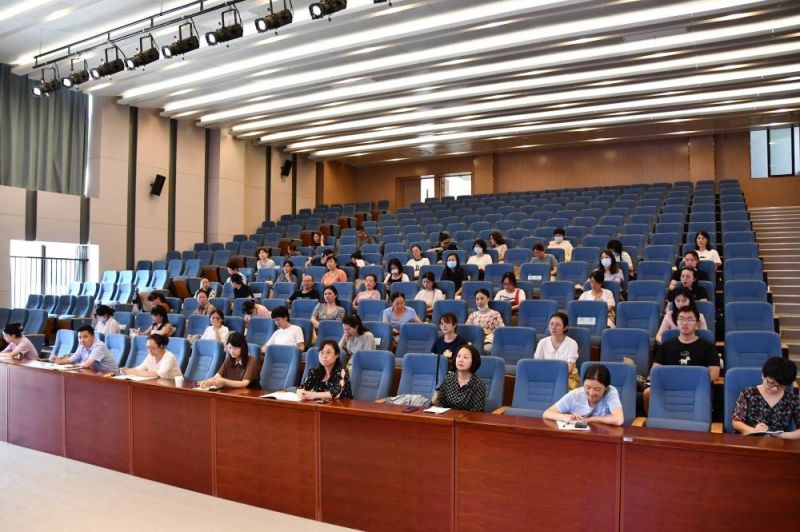 �Ϸ��л���С�������F�_չ2022������У����Ӗ(x��n)֮�������}��Ӗ(x��n)