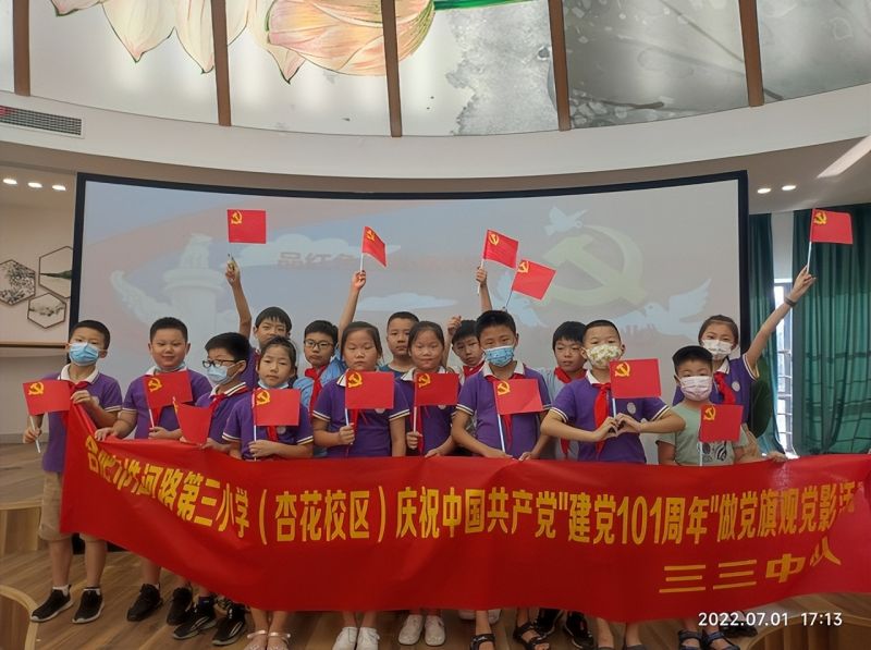 �Ϸ��л���·����С�W�������F�ӻ�У�^���h�������裬�hӰ������