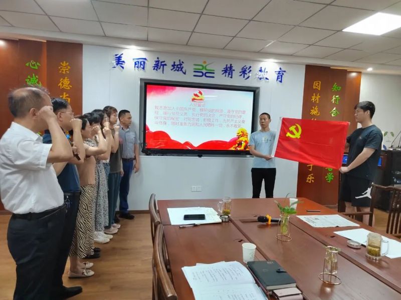 �Ϸ����³�С�W�_չ2022������У����Ӗ