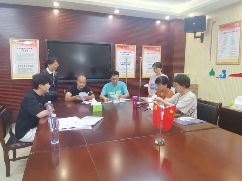 �Ϸ����L��С���Ļ��@У�^���_��Ƚ̹������У����Ӗ���Y��