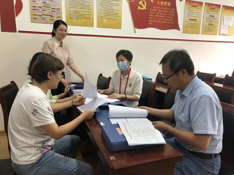 �Ϸ�������С�W(xu��)ӭ�ӏ]�(y��ng)�^(q��)���w�ֶ���(d��o)�M�z��У�@������ع���