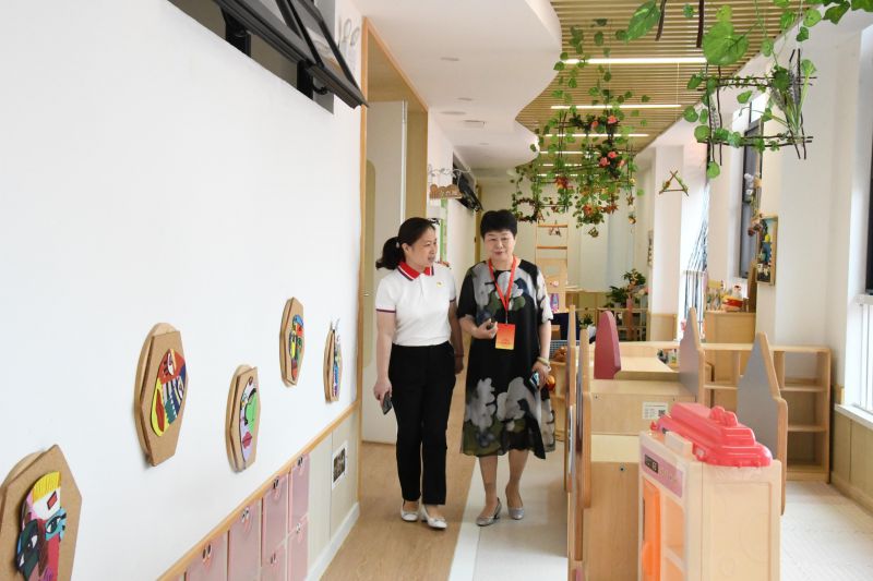 �Ϸ��а��׽������F(tu��n)ӭ��·�ֈ@�����������L���_�W(xu��)������