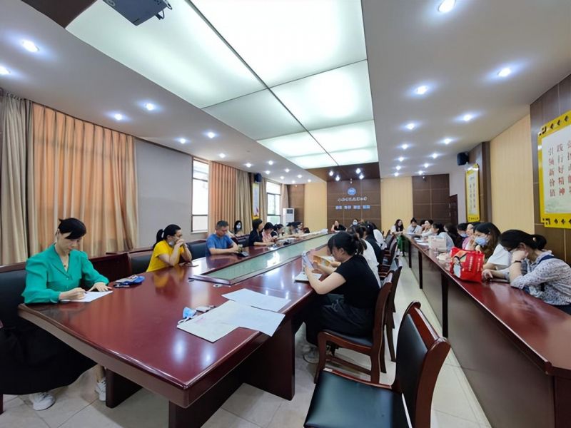 �Ϸ������b��С�W(xu��)���AͥУ�^(q��)���_(k��i)�ڳ������ι�����(hu��)�h