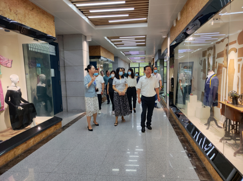 ���ɹŞ��������fһ�Ё��Ϸʹ��I�WУ����c�Ļ�ˇ�g�W���W������