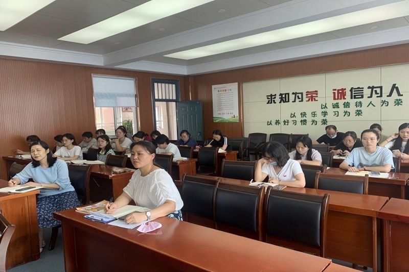 �Ϸ�����С�s�ǻ��@��У���_2022�＾�Z�Ľ��нM�������h