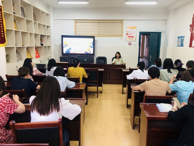 �Ϸ�������С�W���_�W�ڵ�һ�ΰ����ι������h