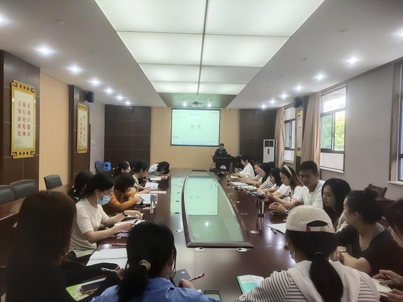 �Ϸ������b��С�W�������F���������£��V�����h