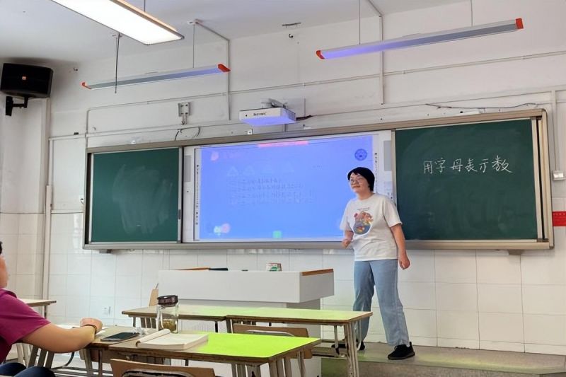 �Ϸ�������·С�W(xu��)�s�ǻ��@��У�̌W(xu��)�󾚱�