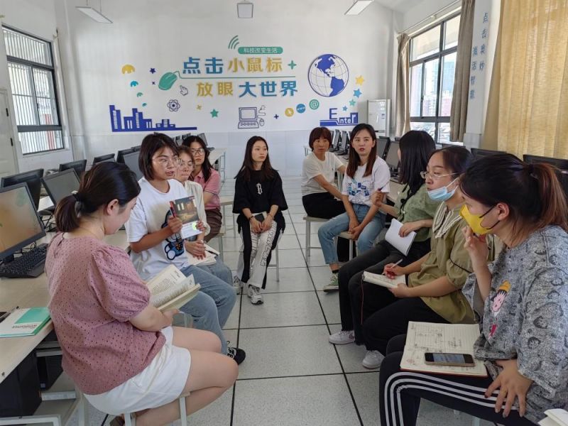 �Ϸ������b��С�W(xu��)���AͥУ�^(q��)���۽���W(xu��)�� �`�����n��(bi��o)