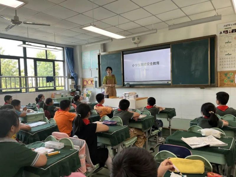 �Ϸ��н�����С�W�W�j��ȫ�������